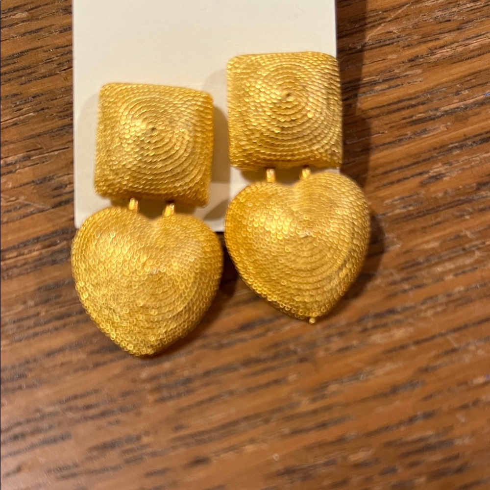 Vintage 1980’s Gold Tone Earrings